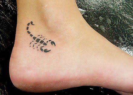 Pieni Scorpion -tatuointi