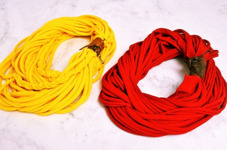 upcycling-kläder-idéer-t-shirts-halsduk-jersey-tyg-röd-gul