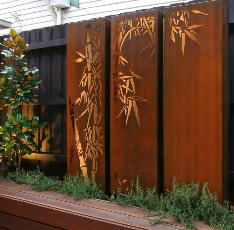 Dekorativa paneler i cortenstål, bambu -motiv, träbänk