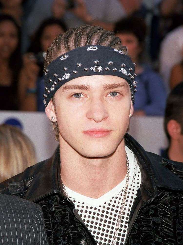 justin timberlake med cornrows afrikanska frisyr och 90 -talsstil
