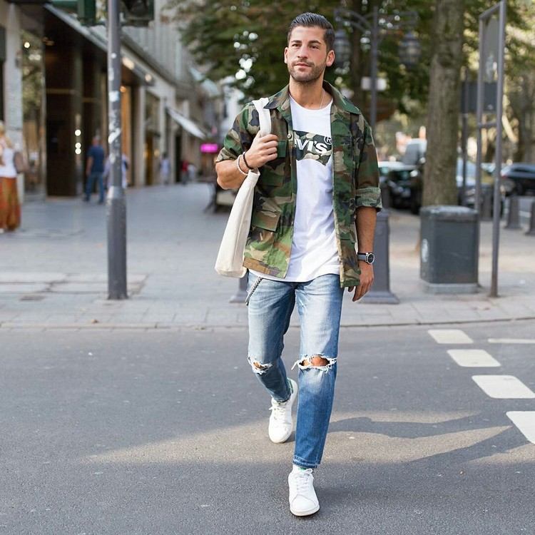 snygg utseende med förstörda jeans- och lastskjorta -väskekombination för män