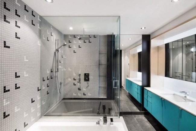 badrum duschkabin glasvägg mosaik väggplattor blå fåfänga skåp