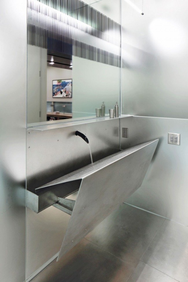 badrumsidéer bilder modern design fåfänga metallglansplattor