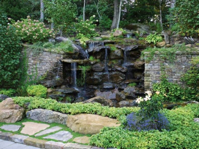 Vattenfall trädgård natursten mark täcker vertikala designidéer