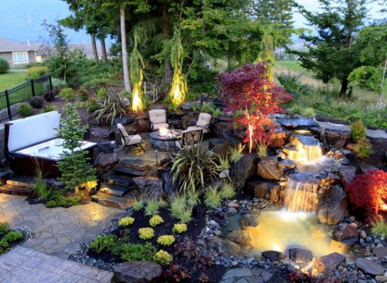 Vattenfall-trädgård-belysning-tilldelning-trädgård-jacuzzi