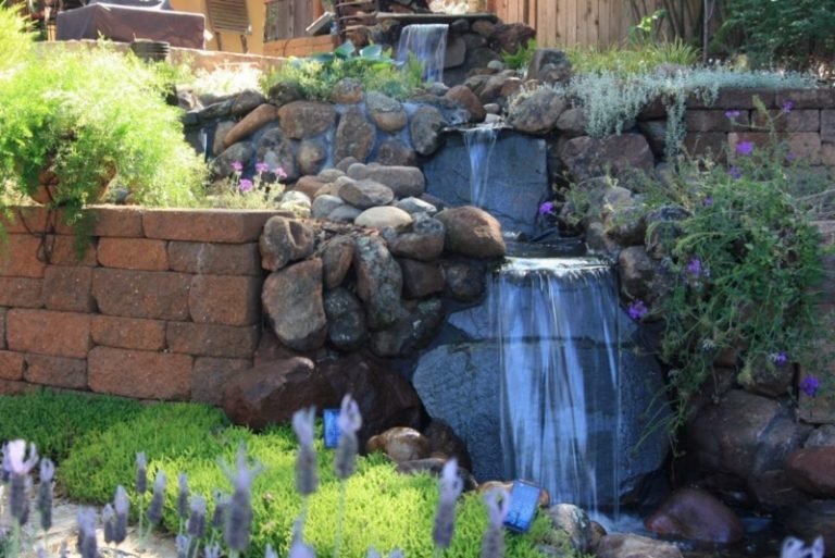 Vattenfall-trädgård-ström-bygg-själv-idéer-drömträdgård