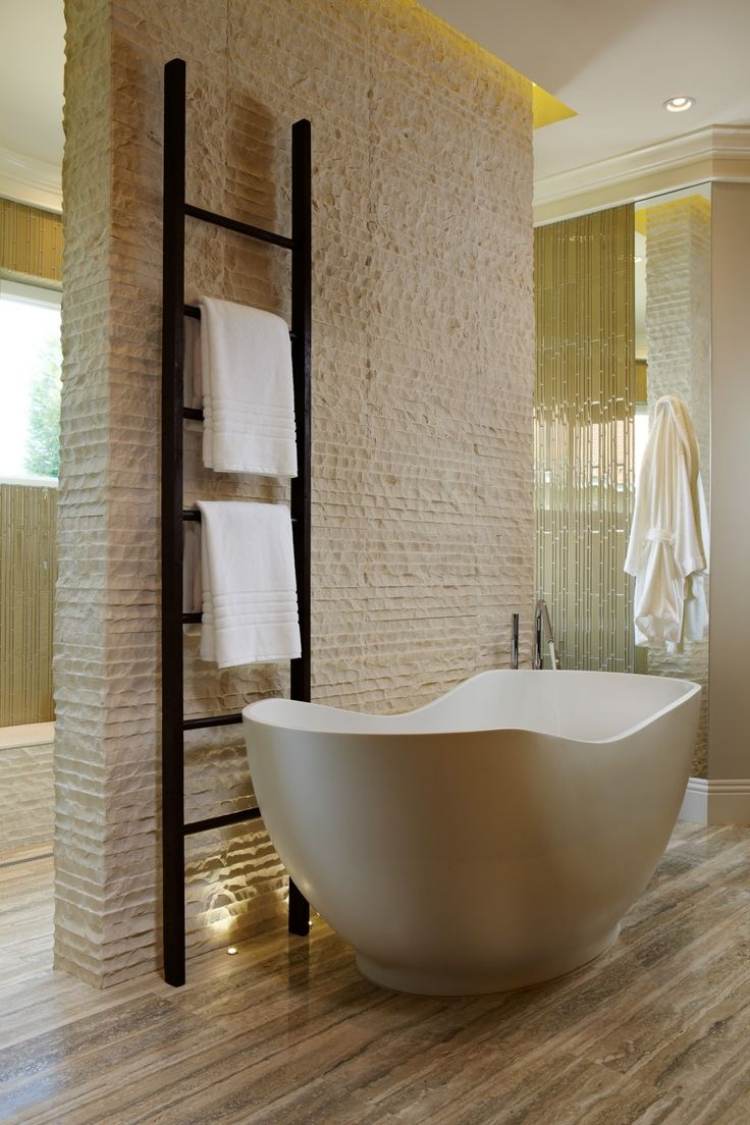 idéer-badrum-design-skapande-modern-natursten-badkar-fristående-belysning