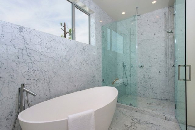 Väggdesign kakel marmor effekt badkar-walk-in duschkabin glaspartition