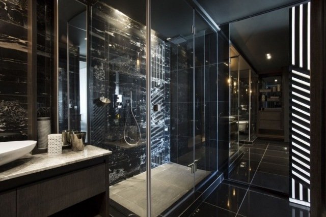 industriell chic badrum kakel svart elegant interiör glas duschkabin
