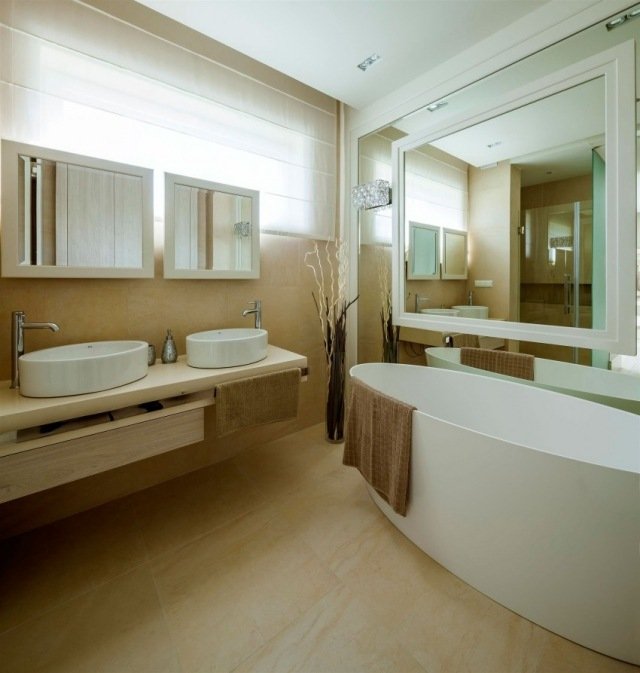 Badrumsidéer för halkfritt golv-med trä-ovalt badkar
