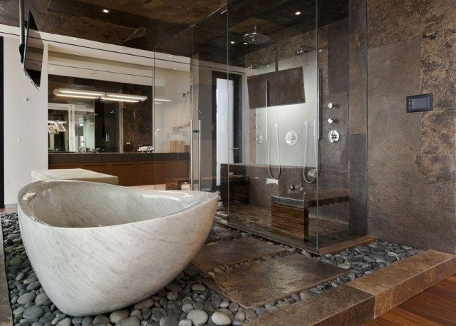 Idéer för badrumsmöbler designerbadkar ovala flodstenar Trästeg