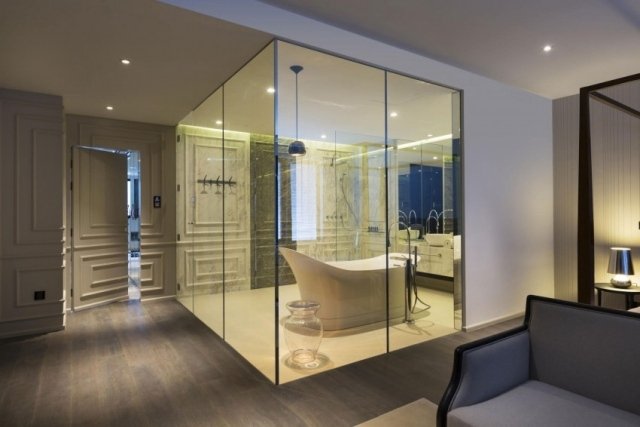 Separat badrumsglasväggar designbadkar med ryggstöd