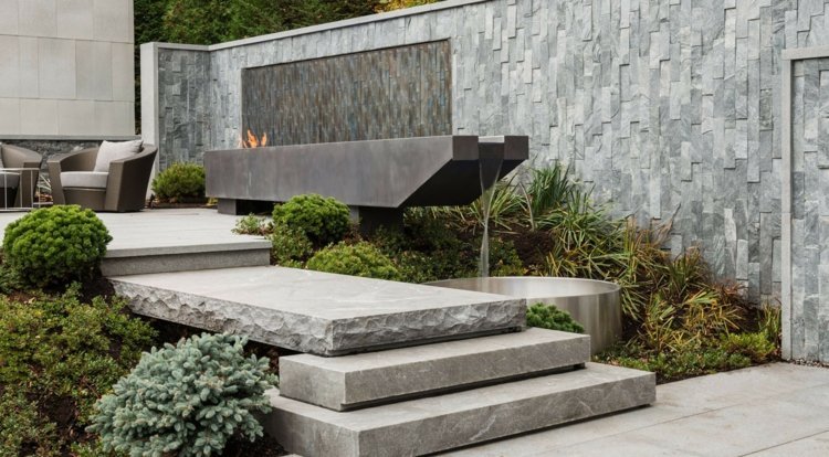 idéer för trädgårdsdesign betong-optik-vatten-funktion-vintergrön sten