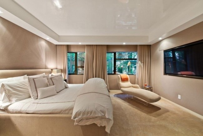 moderna sovrum idéer designer grädde möbler golv högglans vit tak tv vägg