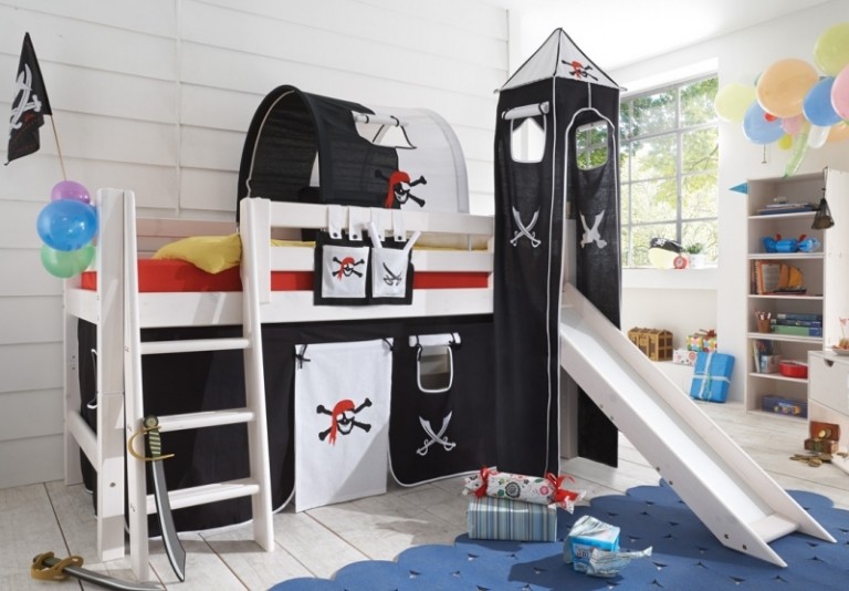 Äventyrssäng-barnrum-pojkar-loft säng-förvaringsutrymme-piratslott