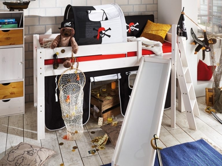 Äventyrssäng-barnkammare-halvloftsäng-pojke-piratbo