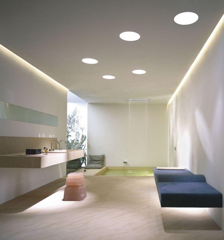 Undertak -dekoration-indirekt-belysning-badrum-wellness-vit-minimalistisk