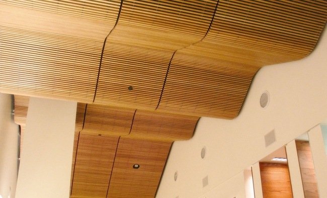 dekorativa takpaneler trä vågig rulon