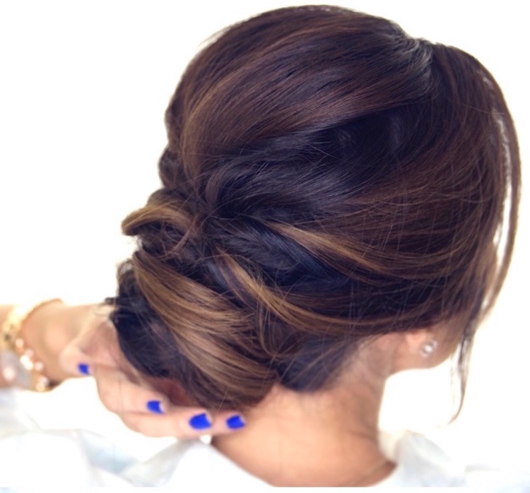 Prom-frisyrer-gör-det-själv-instruktioner-updo-princess-straehnen