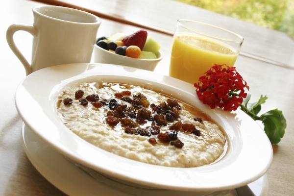 hälsosamma frukostidéer för dietplan-mjölk yoghurt-frukt