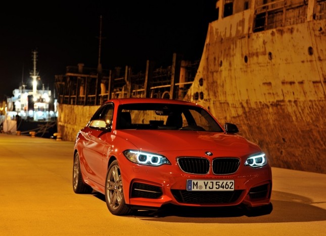 BMW M235i 2014 ny utställning röd färg