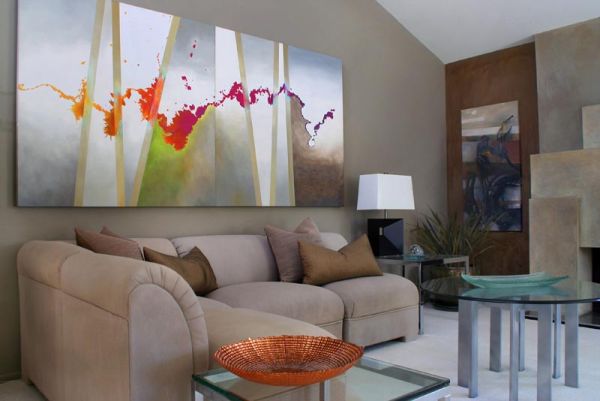 Färgkoncept väggmålning akrylfärger stoppad fåtölj-beige soffbord golvlampa