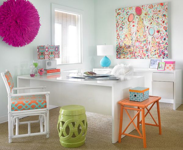 Idéer hemmakontor dekorera skrivbord-högblank stol-lackad stoppad träpall