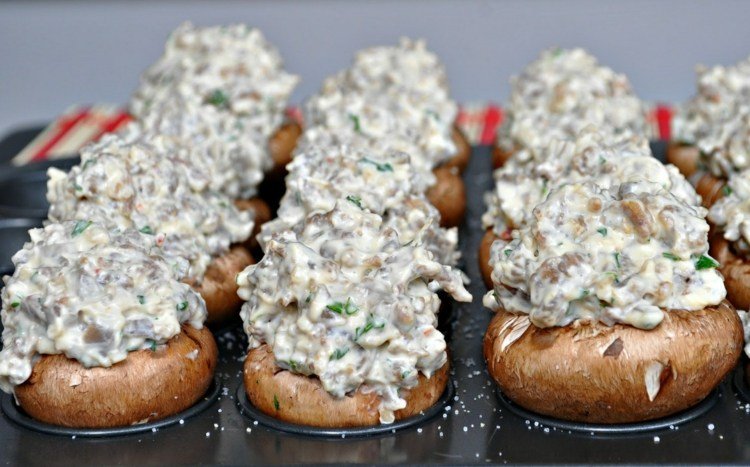 actifry recept svamp-brun-fylld-grädde-örter-färsk-grön-skinka-tärnad-rå