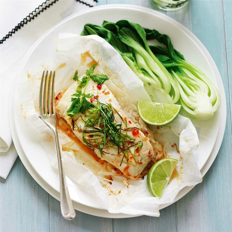 actifry-recept-fiskfilé-lime-grönsaksplatta-gaffel-persilja-dill-chili-bakpapper-ark-ris-servett