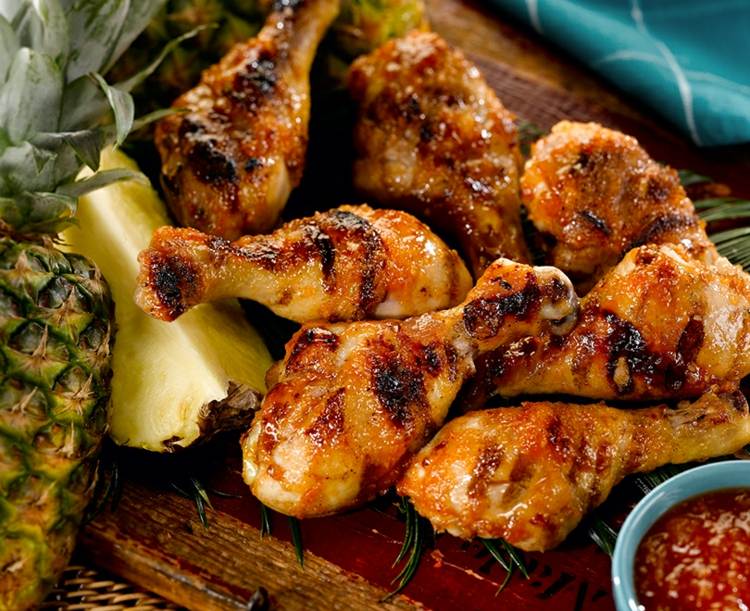 actifry-recept-kycklingben-ananas-rosmarin-skål-sås-bakad-gyllene-brun-tyg-blå