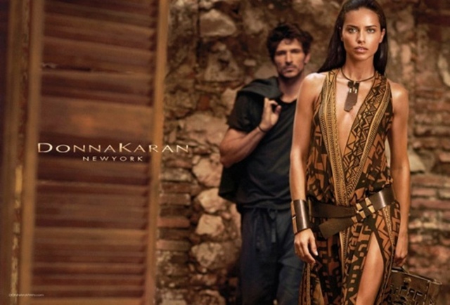 Adriana Lima attraktiv vacker kvinna perfekt storlek vacker designerklänning