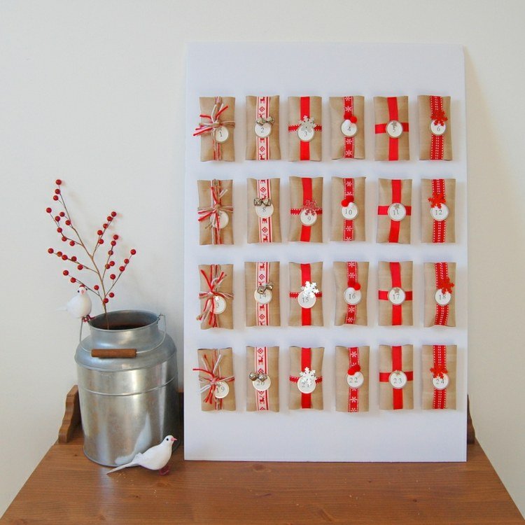 tinker adventskalender helt enkelt-kuvert-rustikt-rött-beige-linne