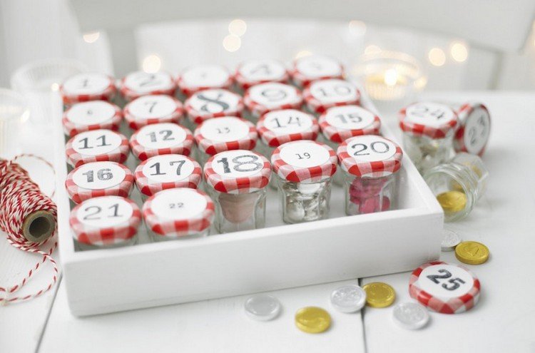 Tinker adventskalendrar i ett glas och fyll dem med idéer och instruktioner