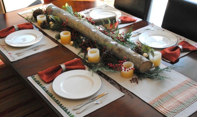 adventskrans-trä-ljus-bord-dekoration-bestick-trädgrenar-massivt trä