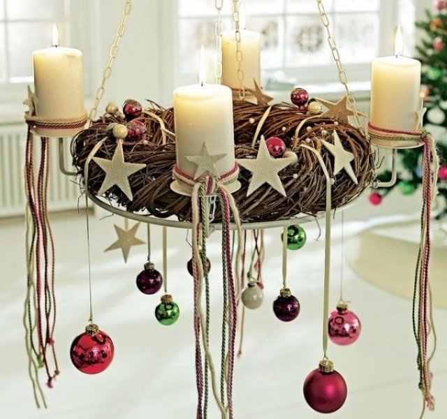 Hängande-advent-krans-jul-träd-bollar-glänsande-barn-färgglada-idéer-diy-dekoration-jul