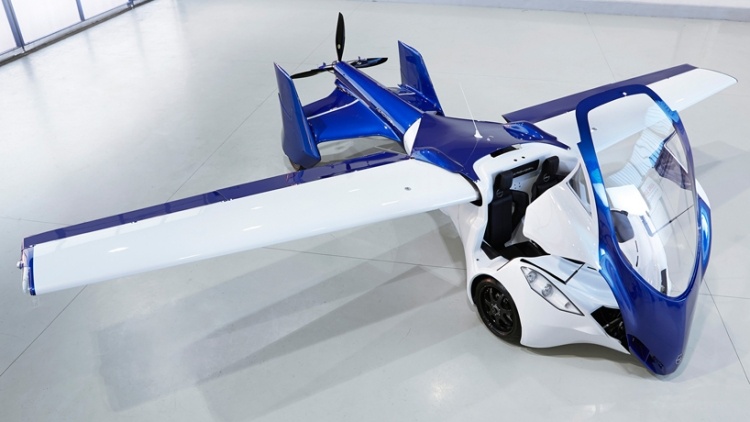 aeromobil-flygande-bil-förlängd-ving-dörr-front