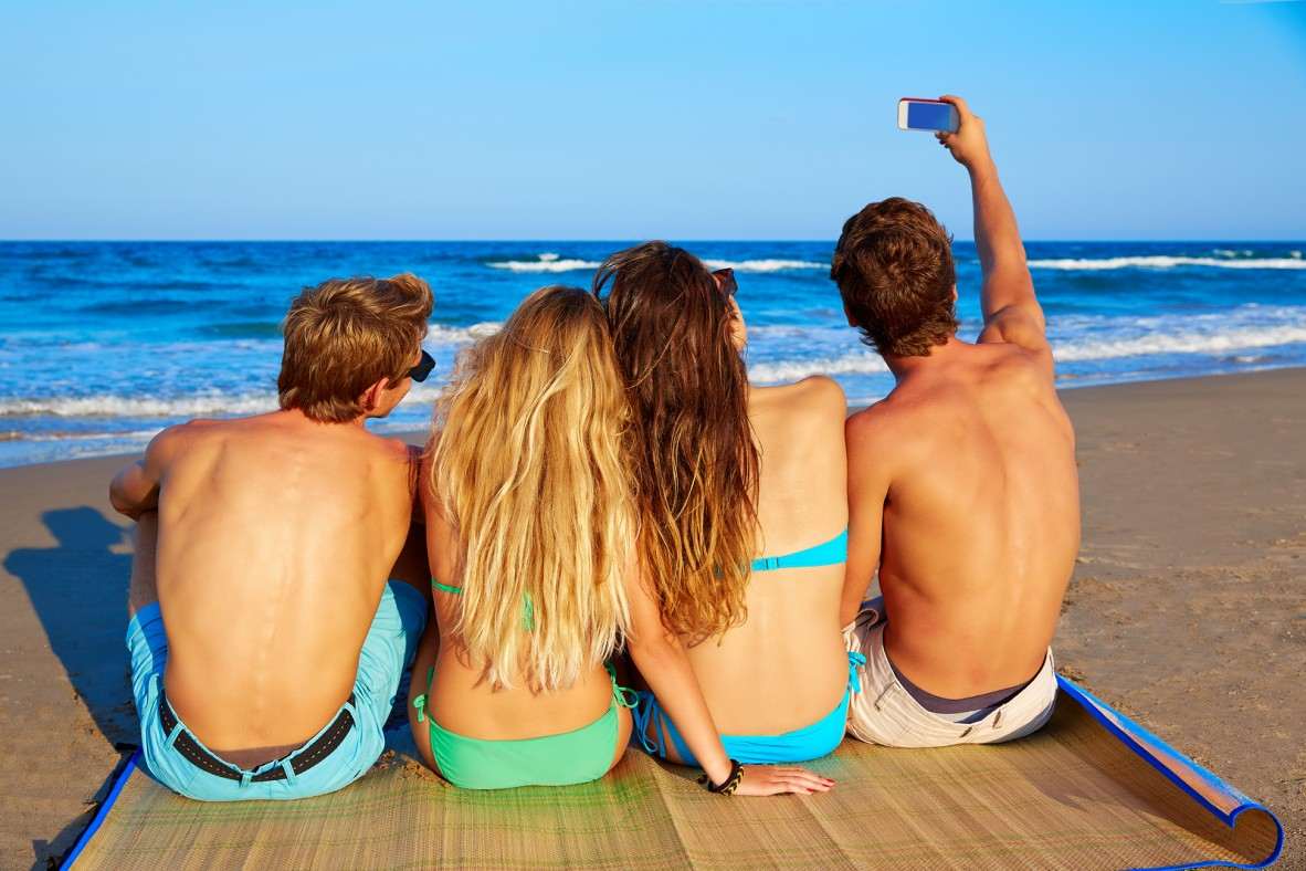 Strandaktiviteter selfies gör idéer sommarlov barn
