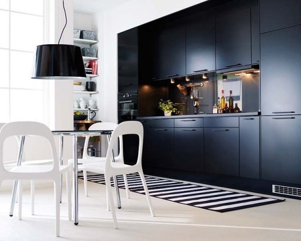 Kökstrender 2013 kontrast svart och vitt modernt kök