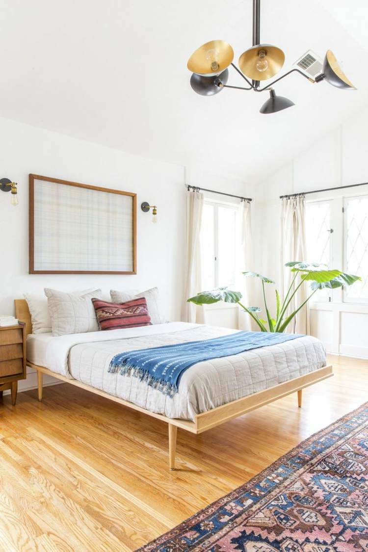 sovrumsmöbler trend säng minimalistisk parkett orientalisk matta