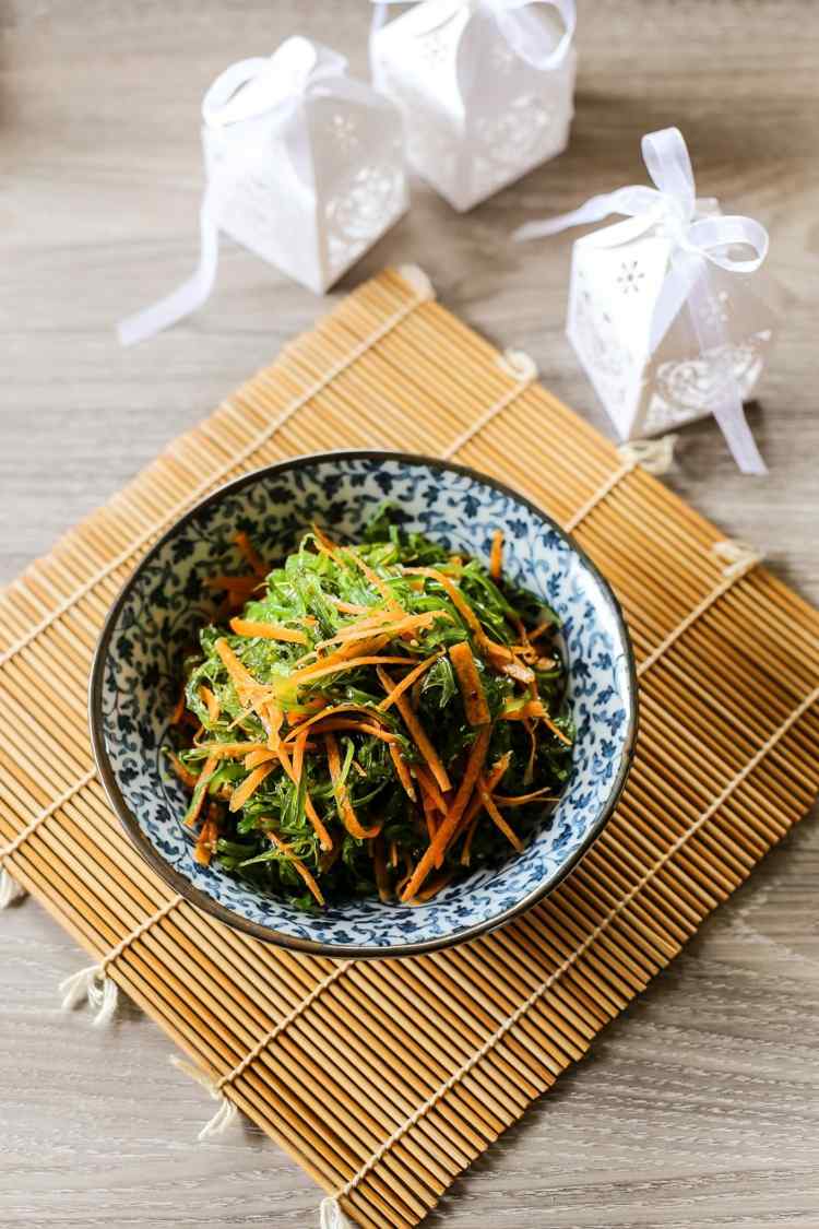 wakame tång sallad recept hälsosamma rostade morötter sesamfrön