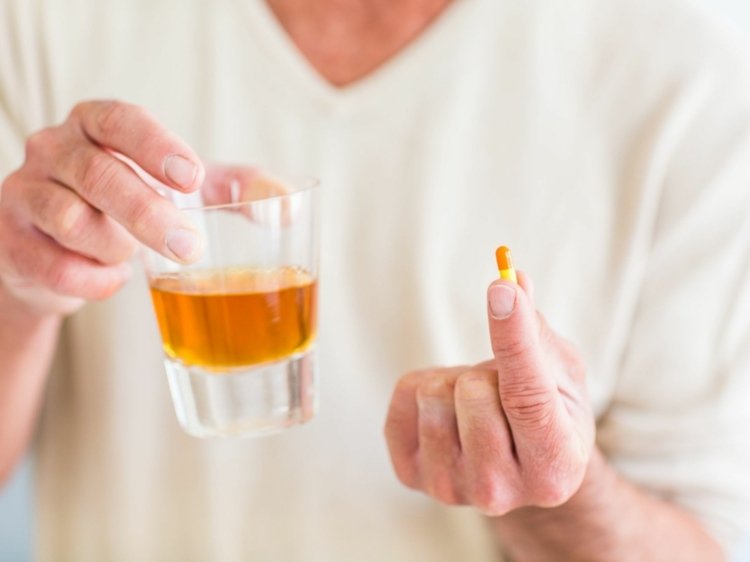 Kombinerad alkohol och medicinering kan vara hälsoskadligt
