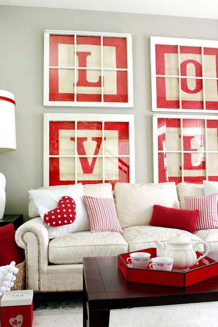gammalt fönster-vardagsrum-deco-art-röd-vit-kärlek