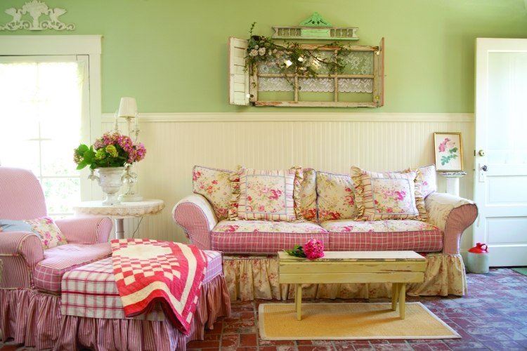 gammalt fönster-dekoration-vardagsrum-soffa-vintage-retro-country-stil-vägg-målar-grönt