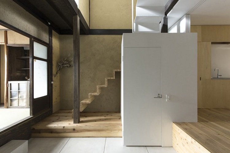 gamla träbjälkar inredning japansk pensionat inredning modern traditionell minimalistisk skjutdörrar toalett