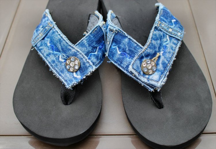 old-jeans-recycle-tinker-flip-flops-summer