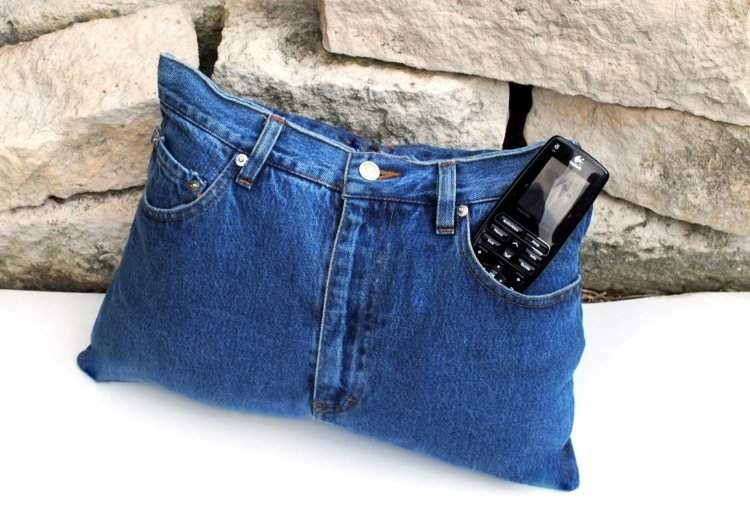 gamla jeans-återvinnings-tinker-kudde-fjärrkontroll-väska