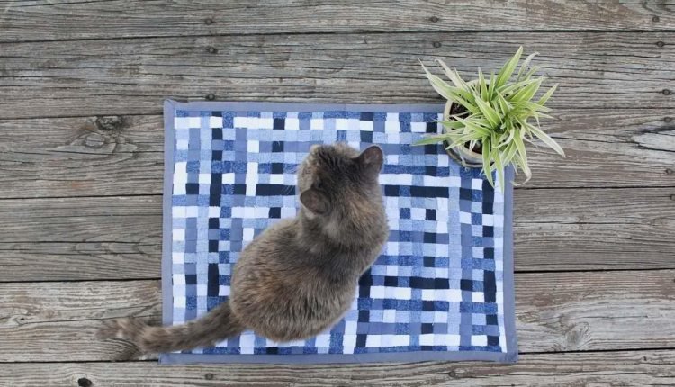 gamla jeans-återvinnings-tinker-katt-löpare-matta-liten