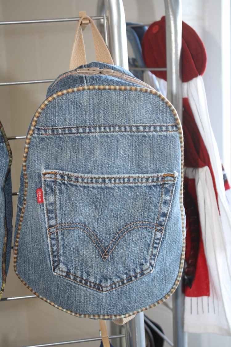 gamla jeans-återvinnings-tinker-ryggsäck-levis-denim-väska