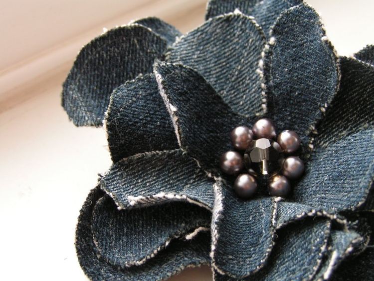 old-jeans-recycle-tinker-broesche-pearl-flower-denim