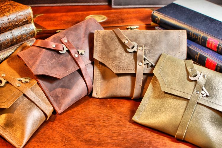 gammal nyckel-lås-idé-läder-väska-anteckningsbok-förklädnad